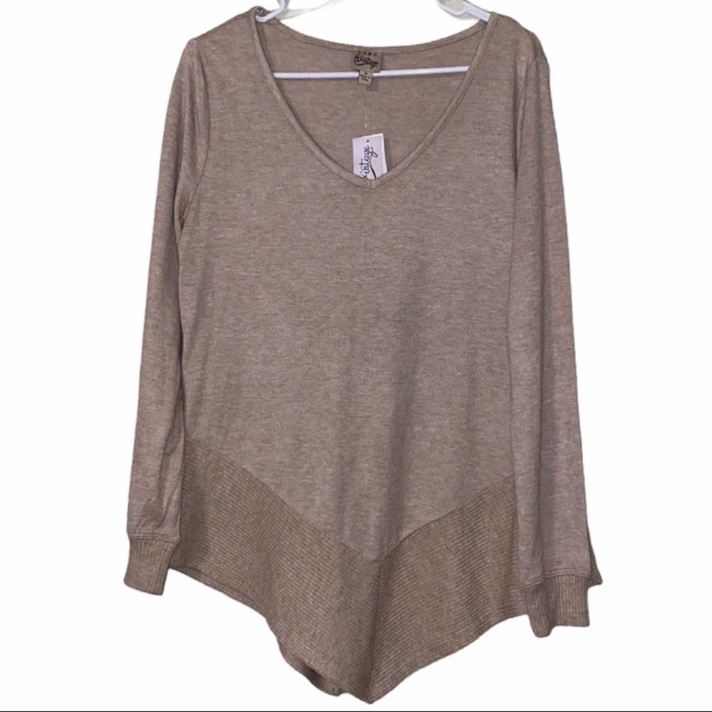 Como vintage women's size medium tan v neck knit long sleeve sweater